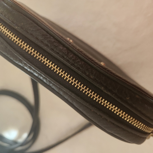 MICHAEL KORS Genuine Leather Crossbody Bag Black Gold VGUC - Picture 3 of 16